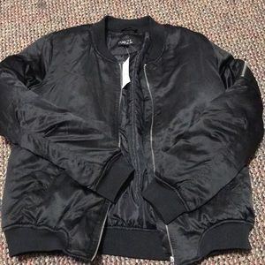 Cute black bomber jacket! 💕❤️❣️💓